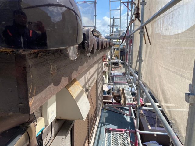 高砂市で軒樋金物の撤去